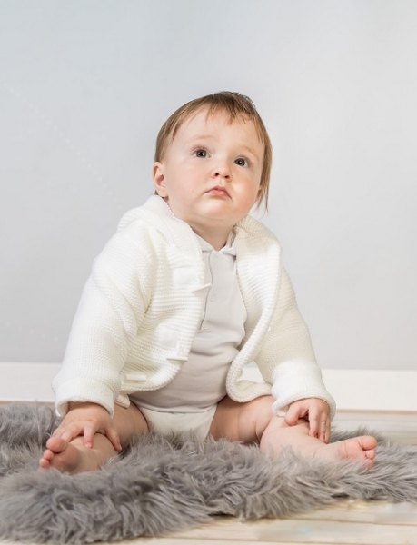 Baby Nellys Dvojvrstvový dojčenský svetrík s kapucňou - biely, veľ. 80