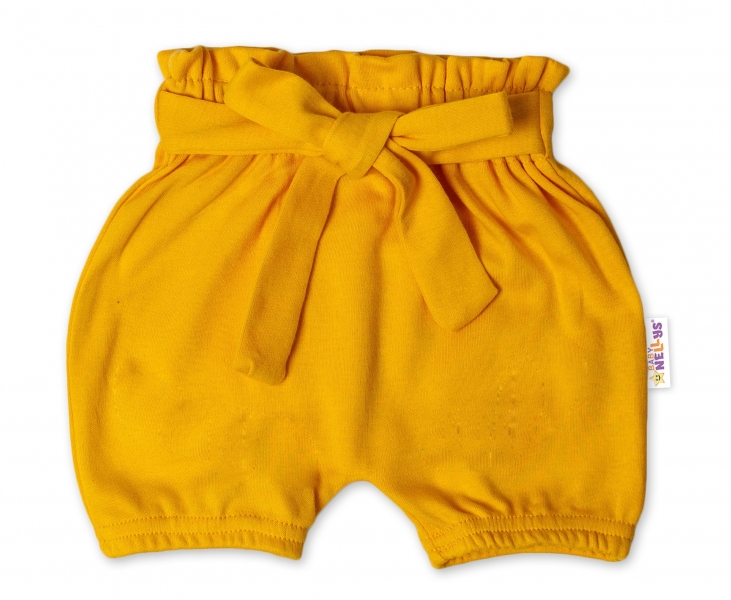 Baby Nellys Bavlnené kraťasy s ozdobným pásikom - horčicové, veľ. 98/104