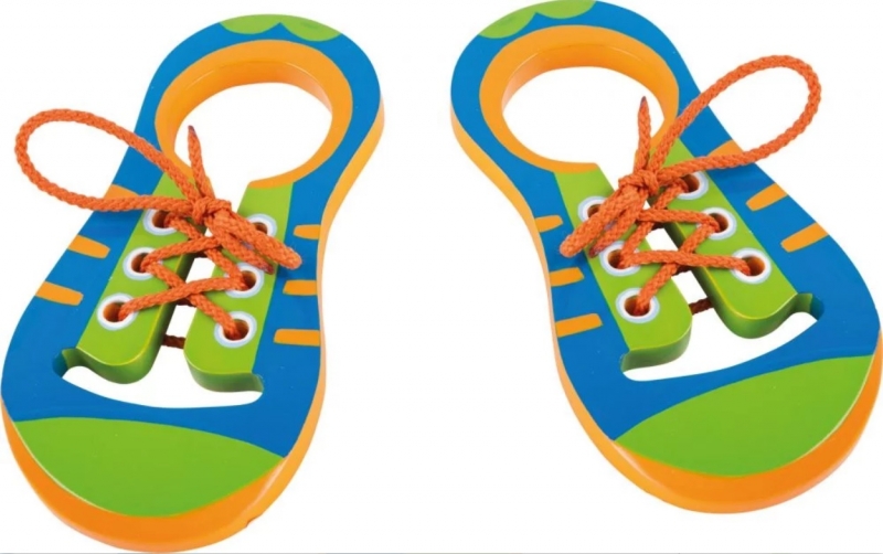 Small foot Drevené topánky na naučenie viazanie