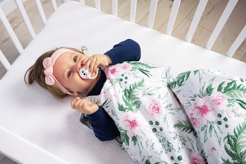 Baby Nellys Bavlnený spací vak Květinky - biely 48x80cm